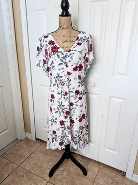 Floral V-Neck Midi Dress in White and Red